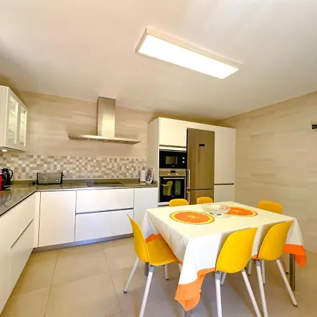10 Personas Con Bbq, Piscina Y Terraza